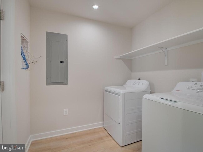 Building Photo - 14750 Jordan Ln