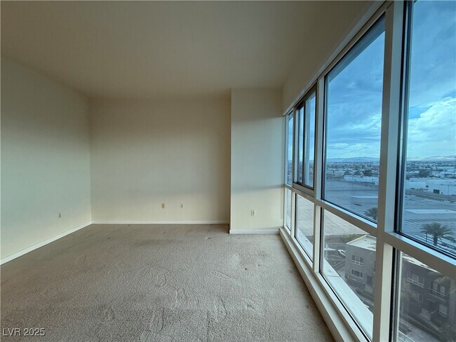 Building Photo - 4575 Dean Martin Dr