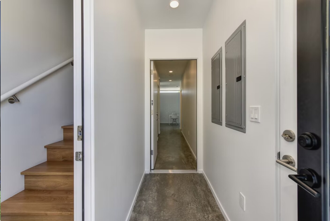 Entrance to ground floor studio and 2 bed unit (separate or combined rental configurations) - 2427 Binnen Ln