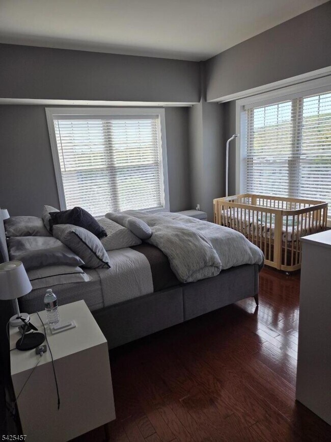 Building Photo - 48 S Park St