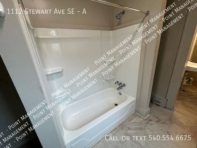 Building Photo - 1112 Stewart Ave SE