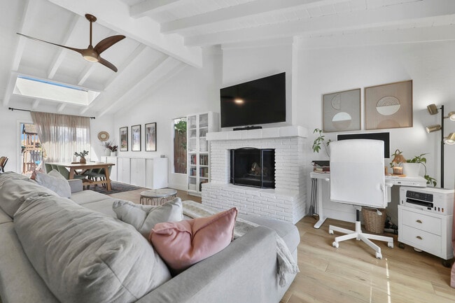 Building Photo - 51685 Avenida Herrera
