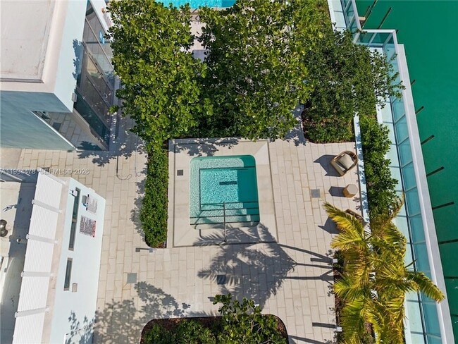 Building Photo - 9221 E Bay Harbor Dr
