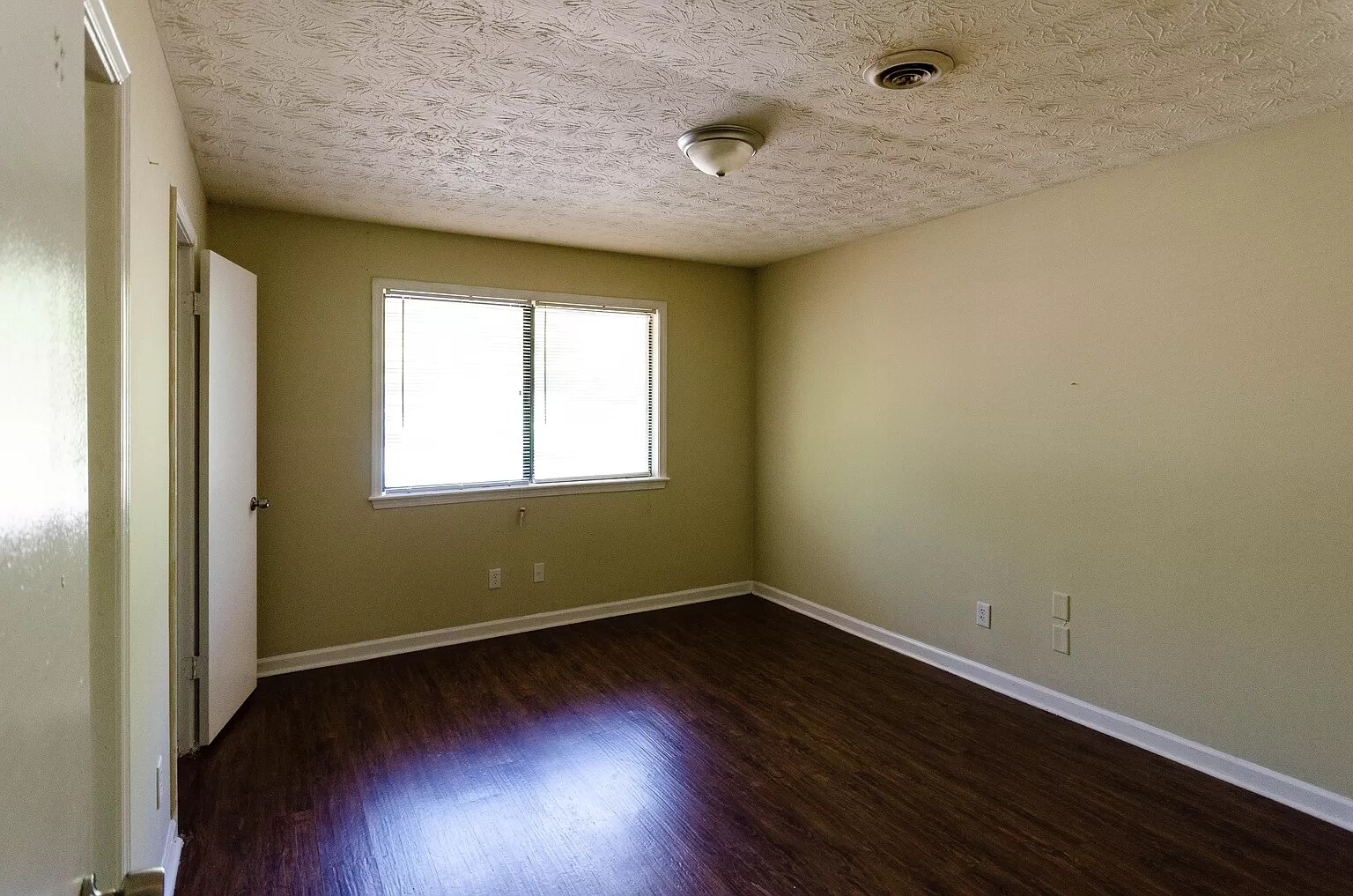 Building Photo - 111 Langford Ct