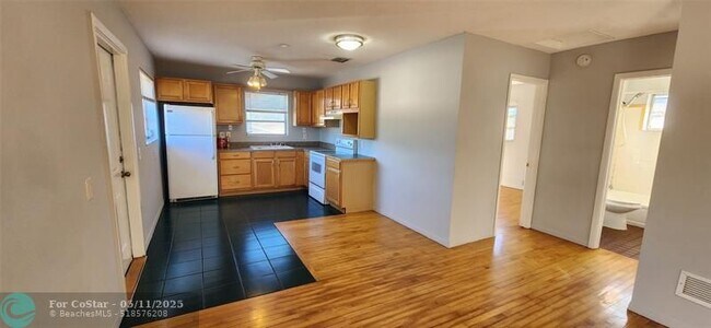 Building Photo - 6220 SW 41st Ct