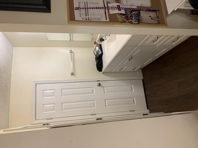 Building Photo - 625 W Edgewood St