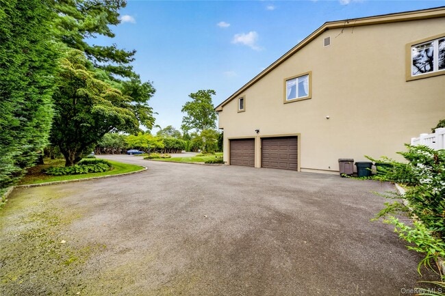 Building Photo - 3 Pond Ridge Rd