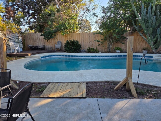 Building Photo - 1811 Eastern Dr