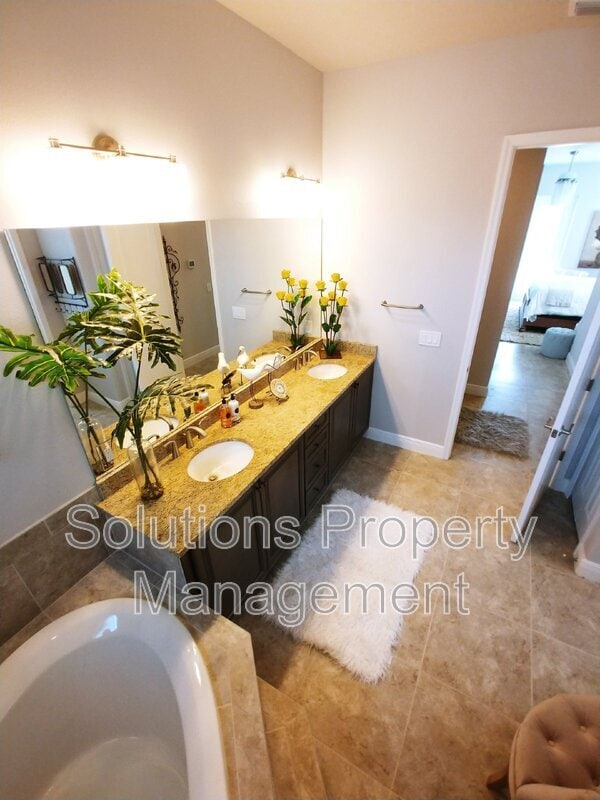 Building Photo - 918 Casa Dolce Casa Cir