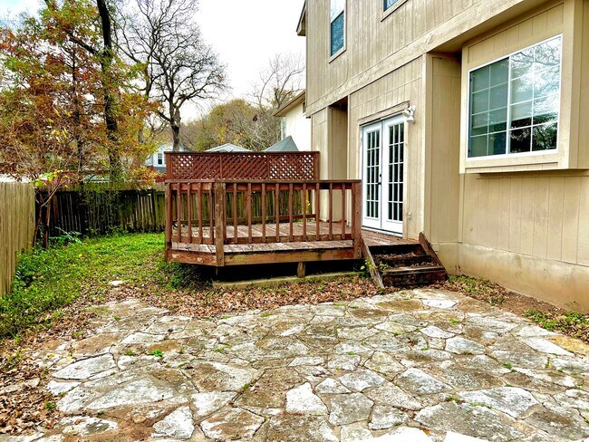 Building Photo - 2904 wren circle