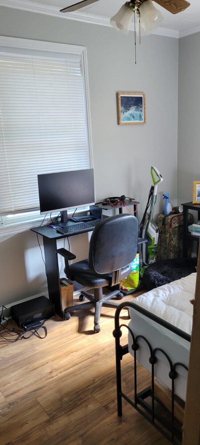 Building Photo - 418 Iverson Way