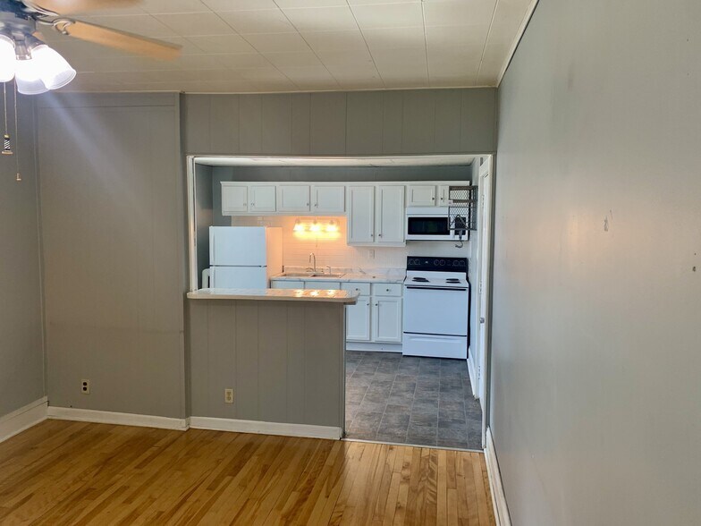 Building Photo - 105 3rd Ave