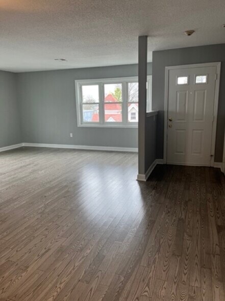 Building Photo - 386 Summer St