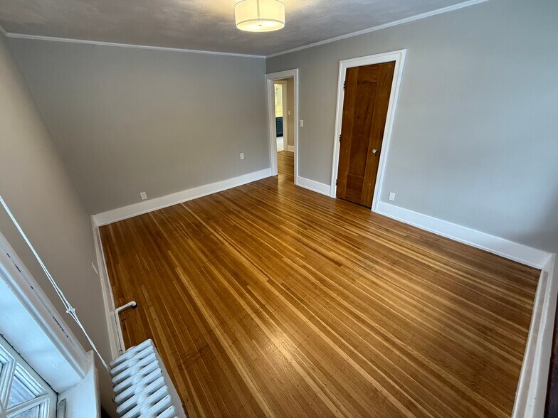 Building Photo - 1160 Monroe Ave