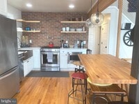 Building Photo - 3550 Bay View Dr