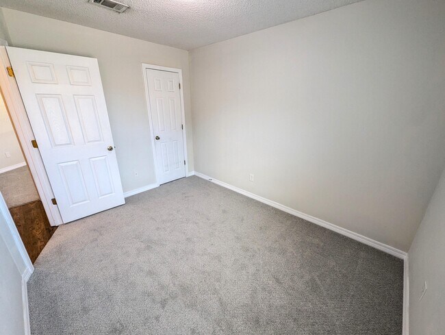 Building Photo - 2001 Presidio St