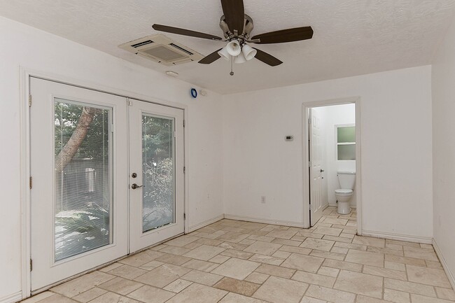 Building Photo - 27 Bluff Creek Pl