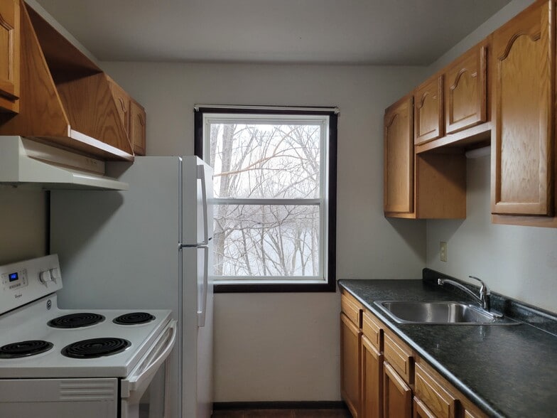 Building Photo - 2240 West Ave S