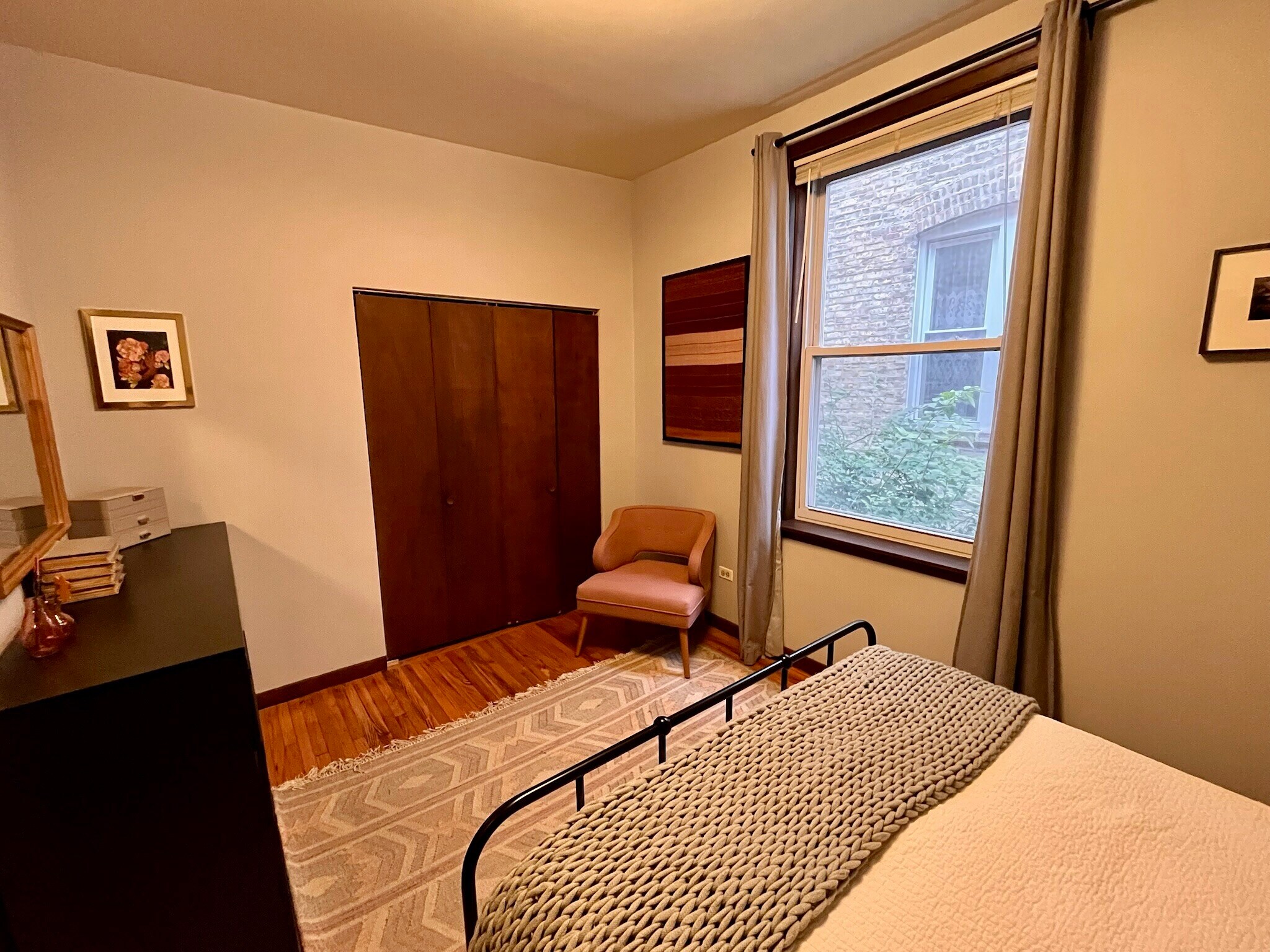 Building Photo - 906 N Oakley Blvd