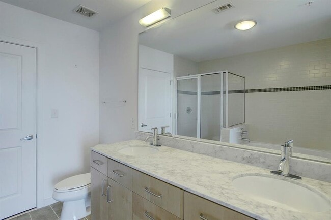 Building Photo - 5925 Almeda Rd