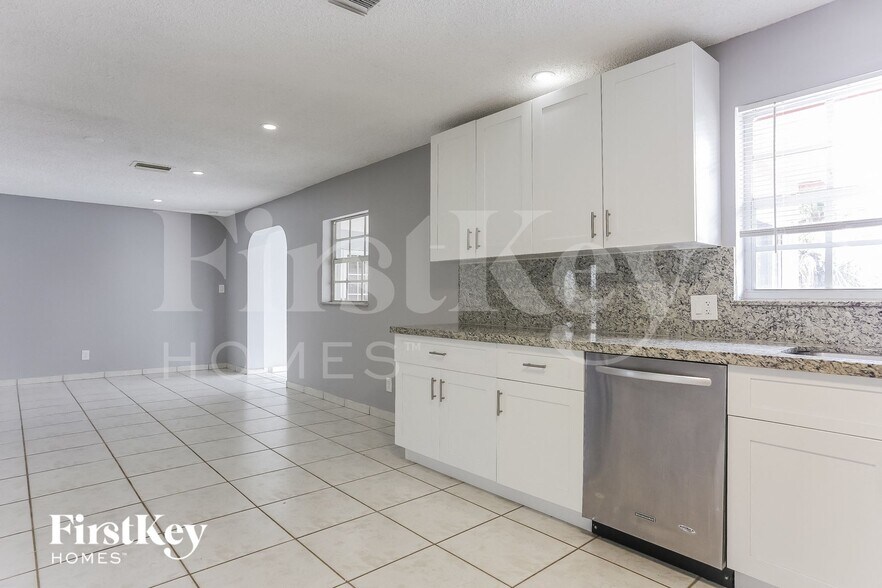 Building Photo - 4006 NW 76th Ave