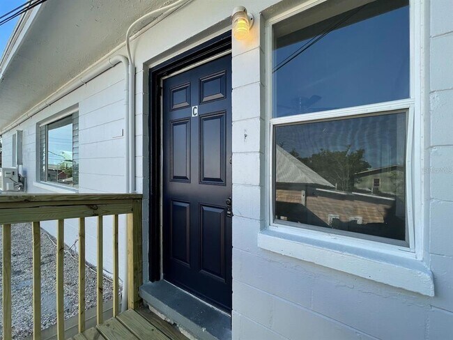 Building Photo - 2704 E Columbus Dr
