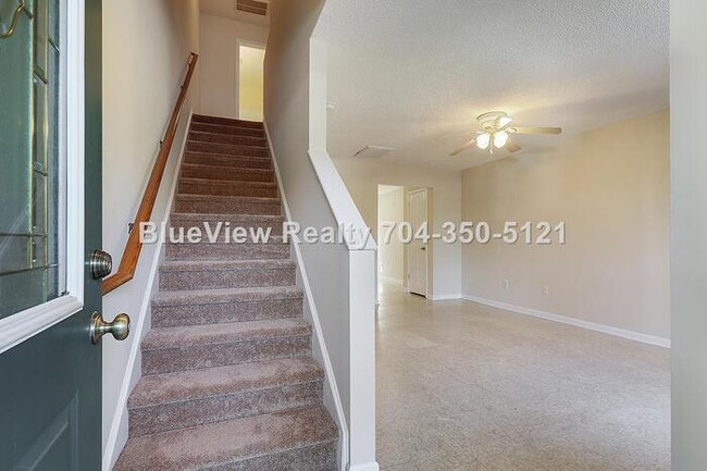 Building Photo - Beaufiful Townhouse 2 bed 1.5 bath in Monroe