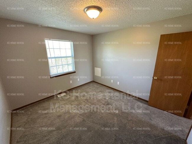 Building Photo - 502 Sky Vue Dr