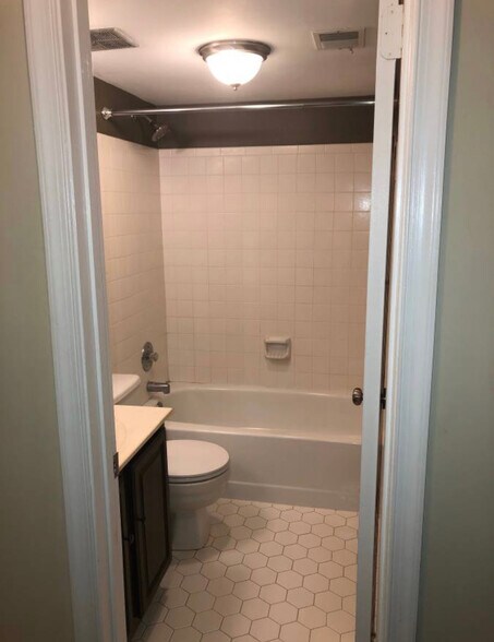 Building Photo - 4609 Luxberry Dr