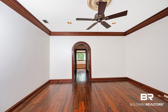 Building Photo - 209 Magnolia Ave