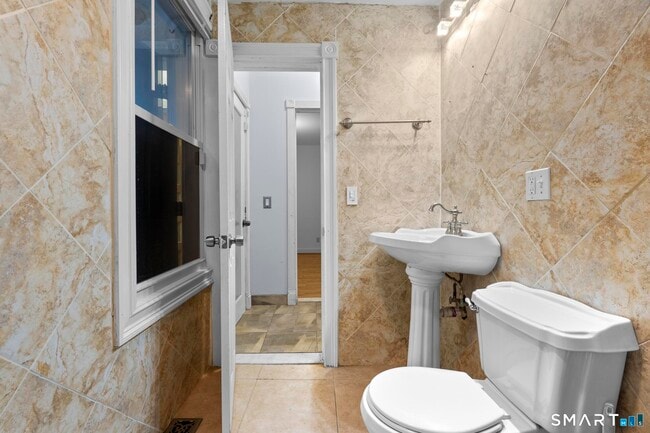 Building Photo - 242 Prospect St