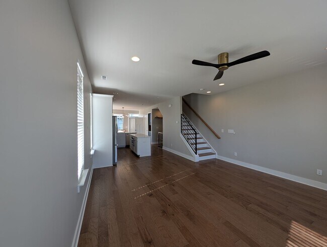 Building Photo - End-unit townhome in Bryant Park Terrace! 2-beds, 2-full baths, and 2-half baths.