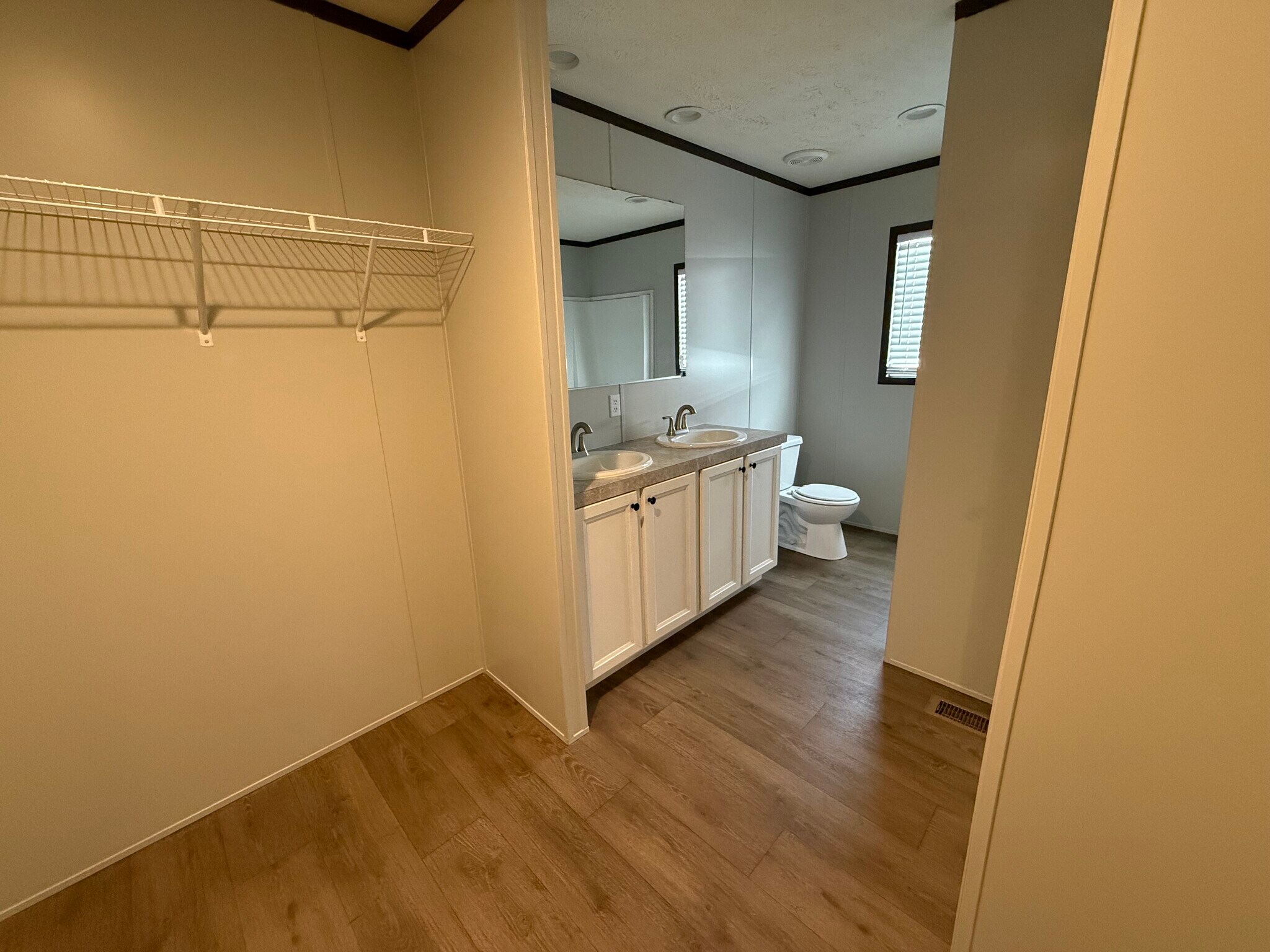 Building Photo - 122 Prairie Dr