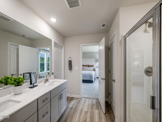 Building Photo - 327 White Birch Ln