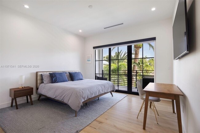 Building Photo - 885 NE 76th St