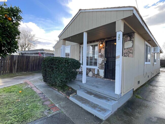 Building Photo - 32 O Neil Ct