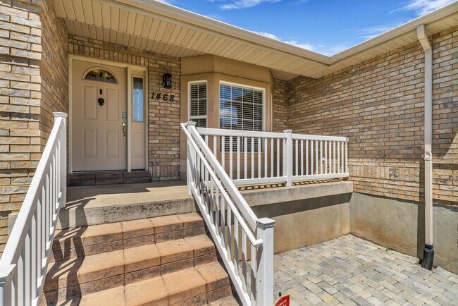 Building Photo - Spacious 5 Bed Kaysville Home with 3-Car Garage