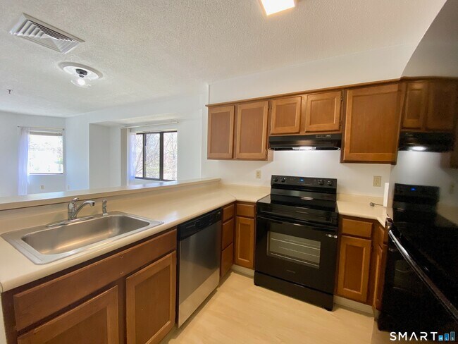 Building Photo - 1204 Whitney Ave