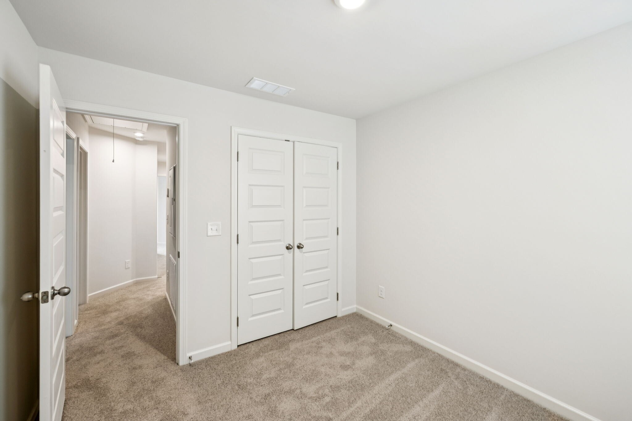 Building Photo - 5350 Bellflower Hls