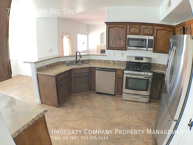 Building Photo - West El Paso 3 bed with Pool!