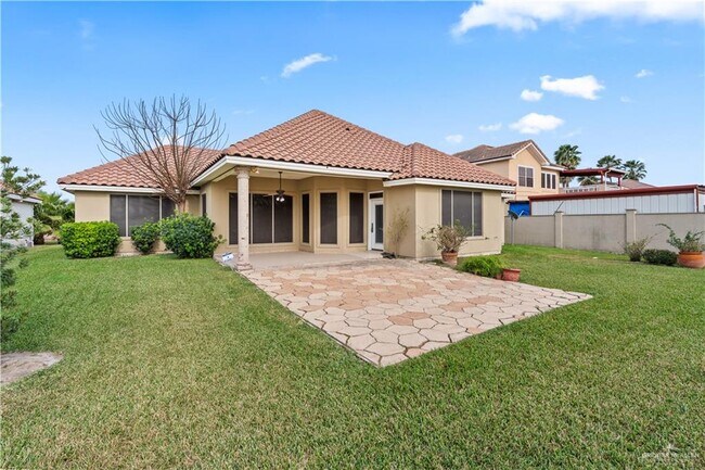 Building Photo - 27 Los Lagos Dr