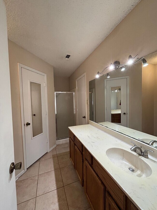 Building Photo - 7601-7603 Silveridge Dr