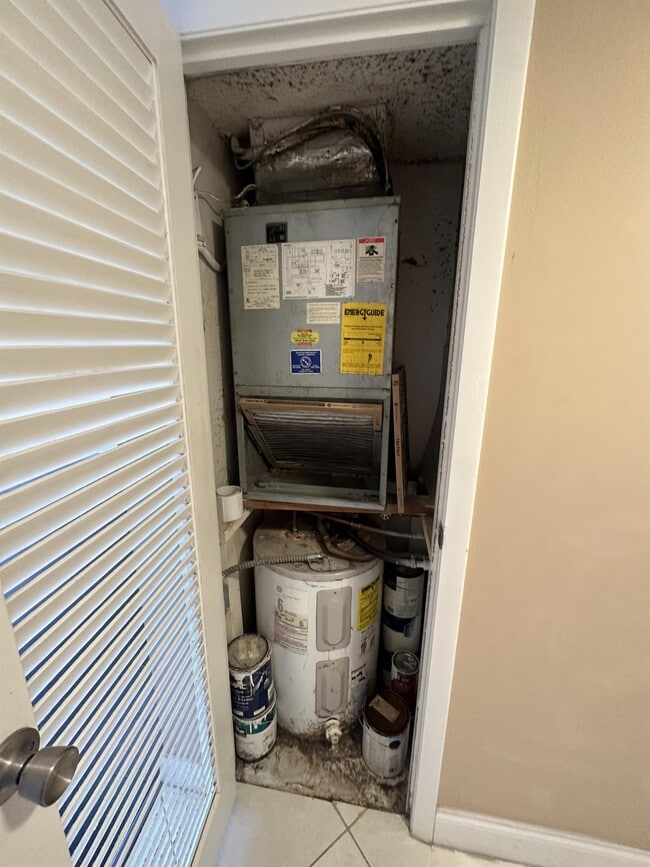 Building Photo - 5961 N Falls Cir Dr