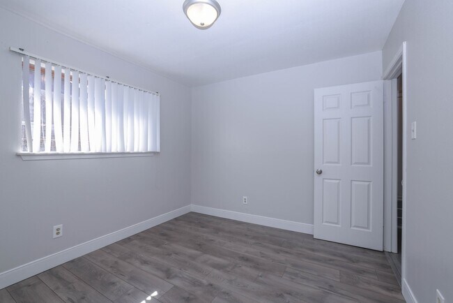 Building Photo - 9834 Denning Dr