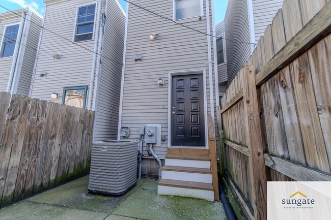 Building Photo - 2410 E Fayette St