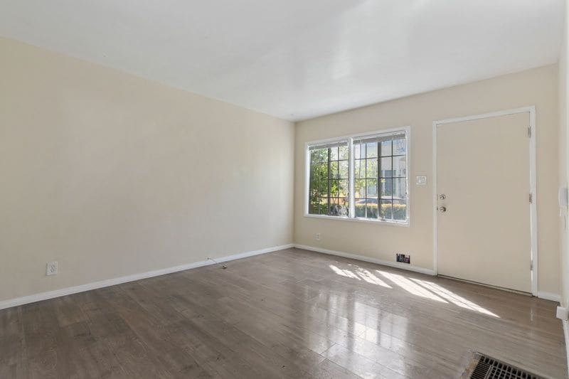 Building Photo - 2119 1/2 Stewart Street