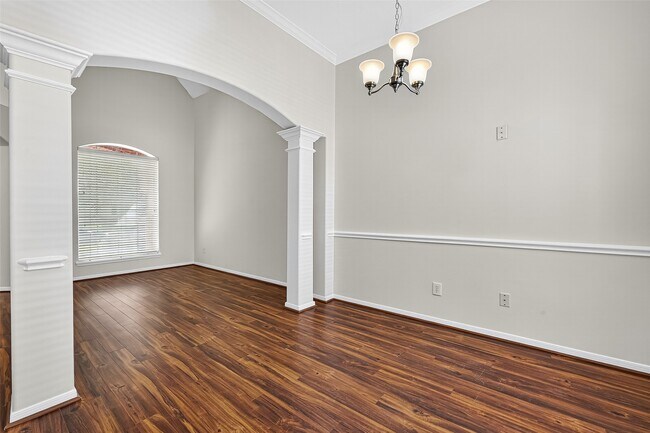Building Photo - 15618 Edgemere Ct