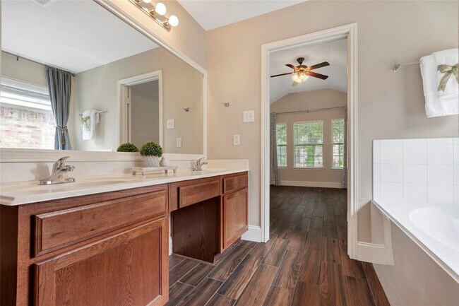 Building Photo - 10439 Hamlet Vale Ct