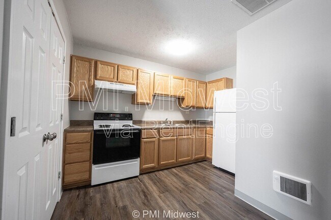 Building Photo - 1702 W Michigan St