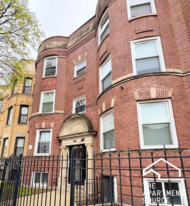 Building Photo - 4009 S Calumet Ave